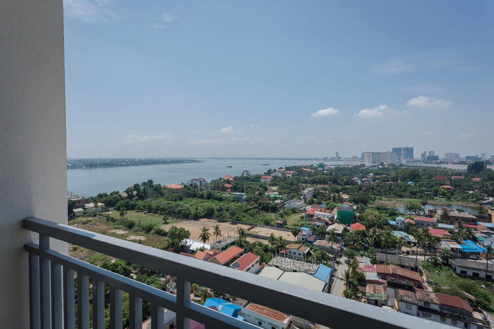 Mekong View Tower Hotel Phnom Penh Esterno foto